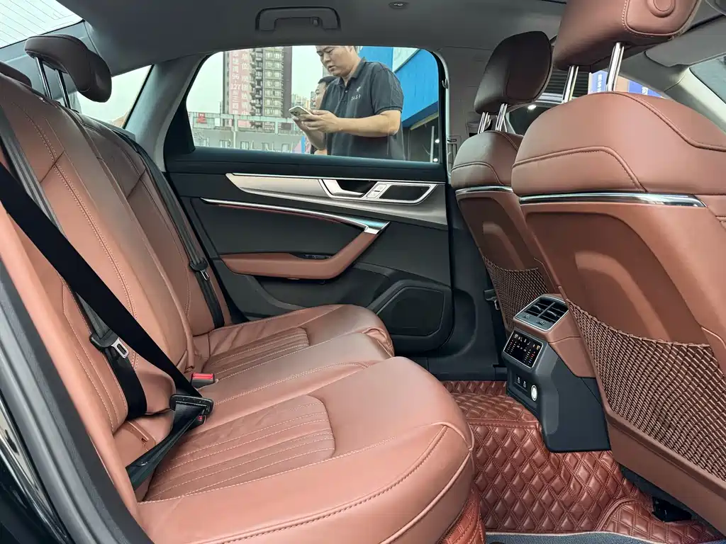 Audi A6L — фото 16