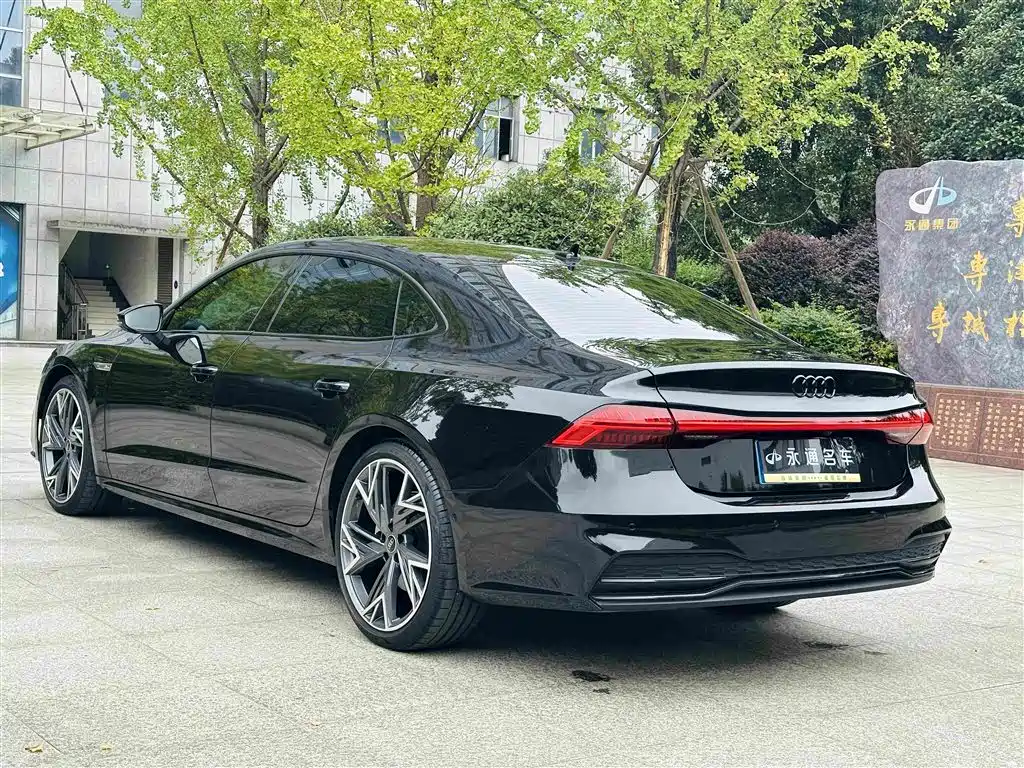 Audi A7L — фото 7