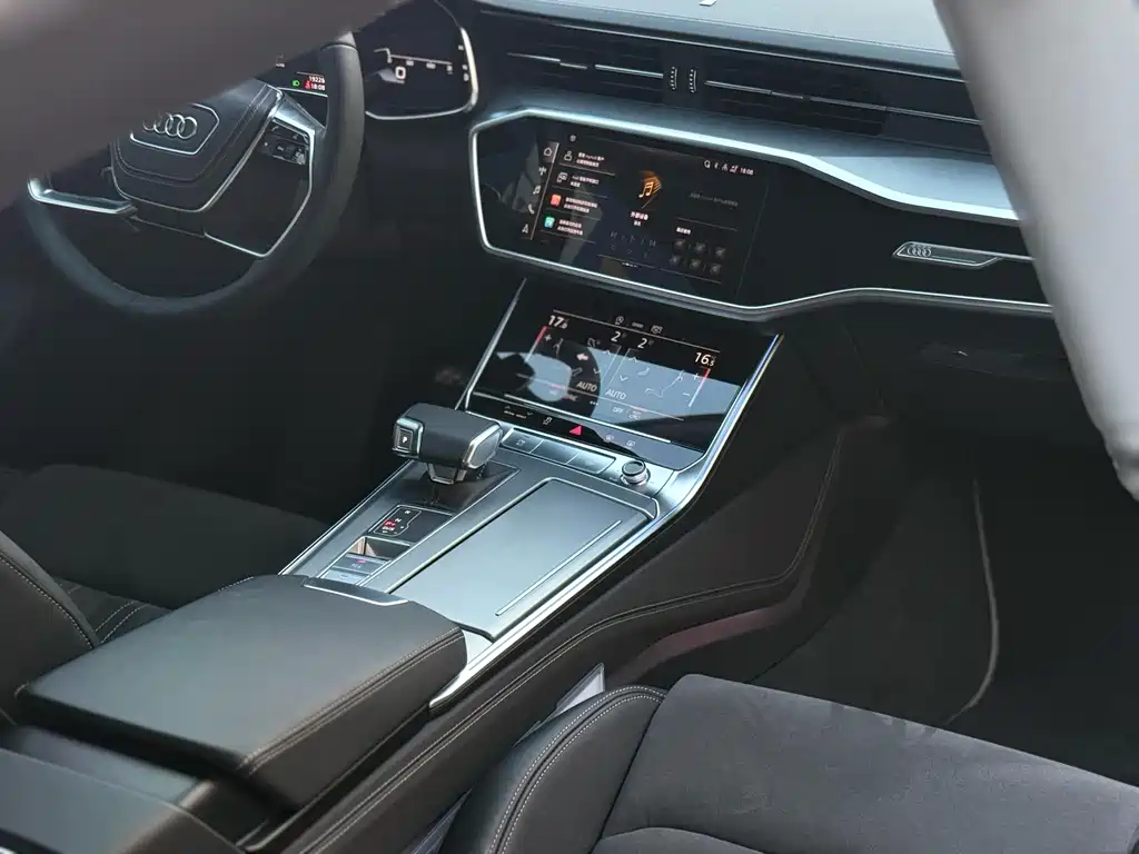 Audi A7L — фото 11