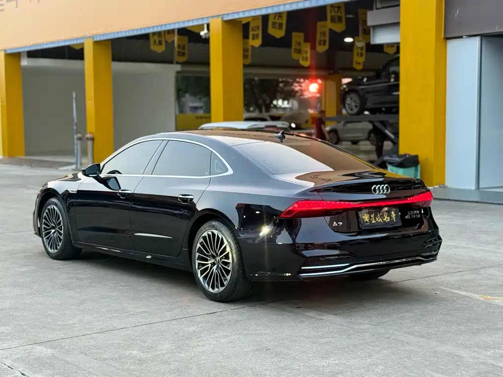 Audi A7L — фото 15