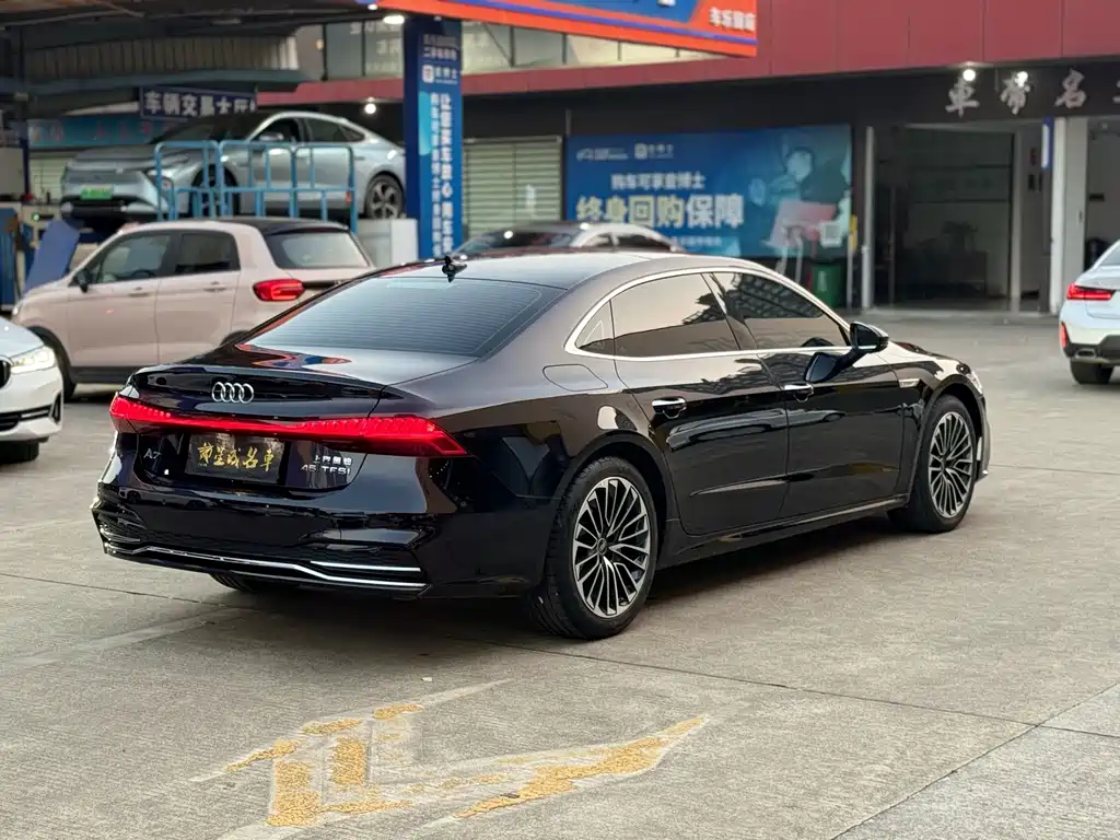 Audi A7L — фото 17