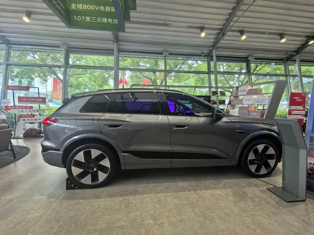 Audi Q6L e-tron — фото 3