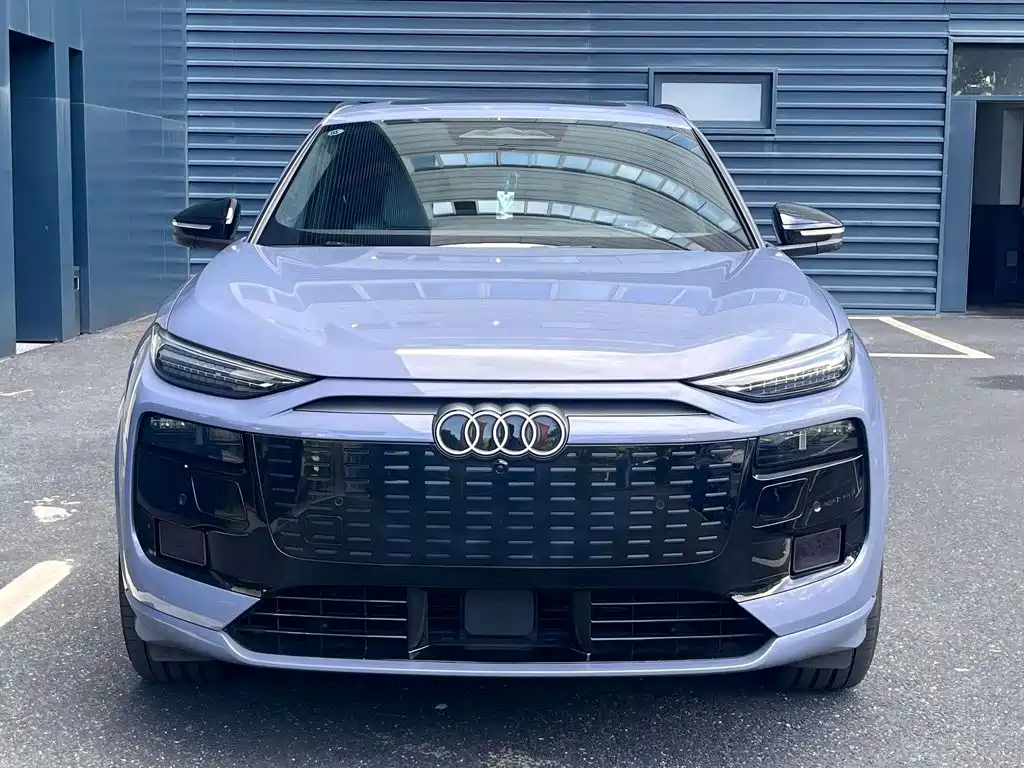 Audi Q6L e-tron — фото 2