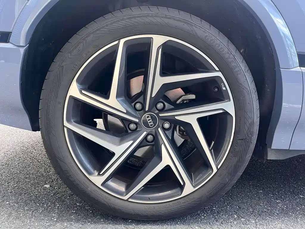 Audi Q6L e-tron — фото 14