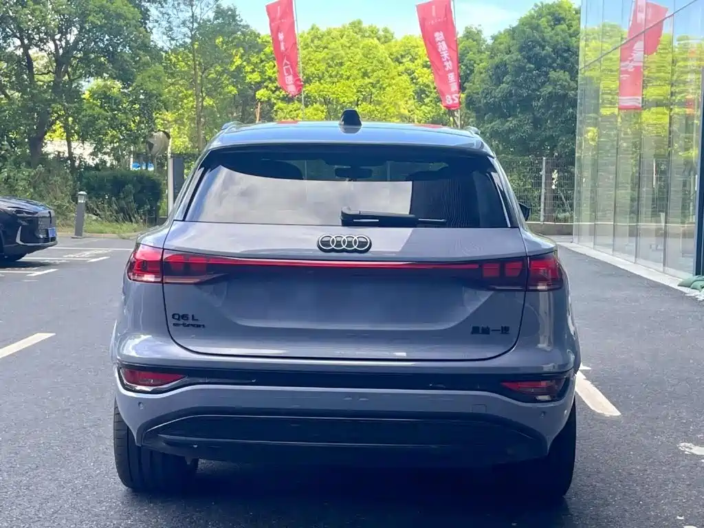 Audi Q6L e-tron — фото 3