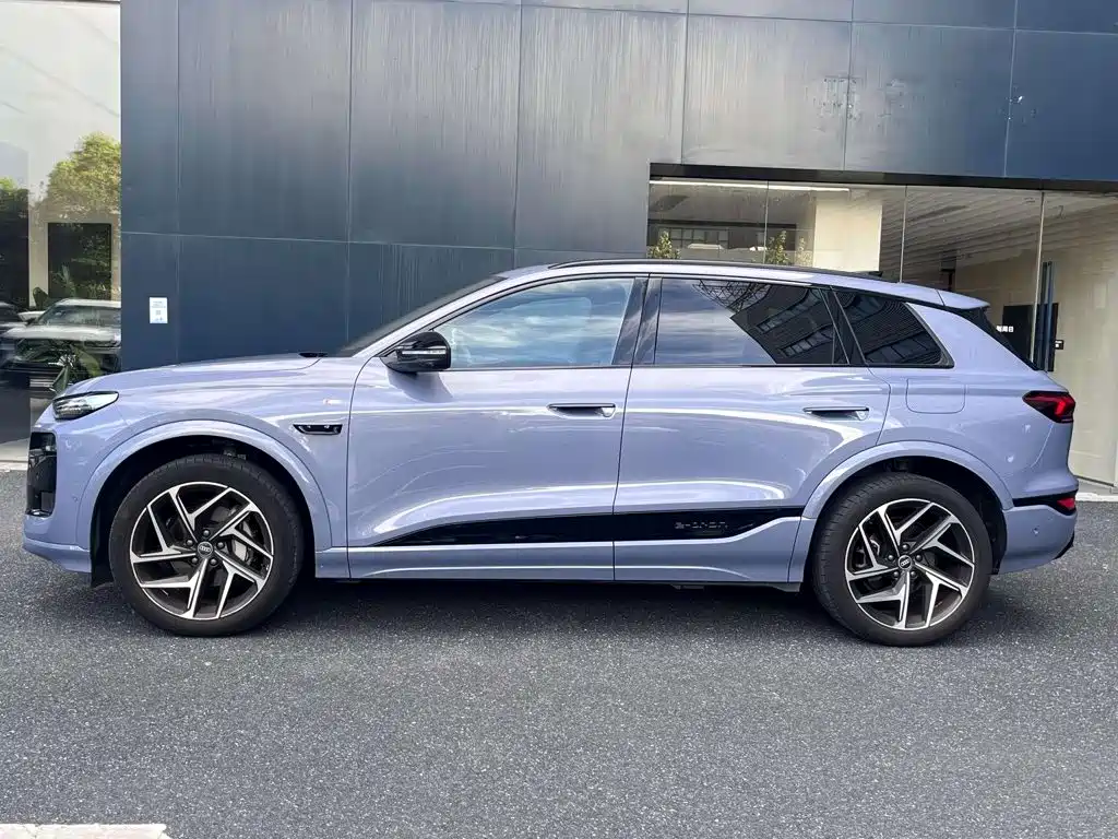 Audi Q6L e-tron — фото 4