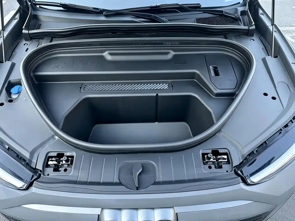 Audi Q6L e-tron — фото 3