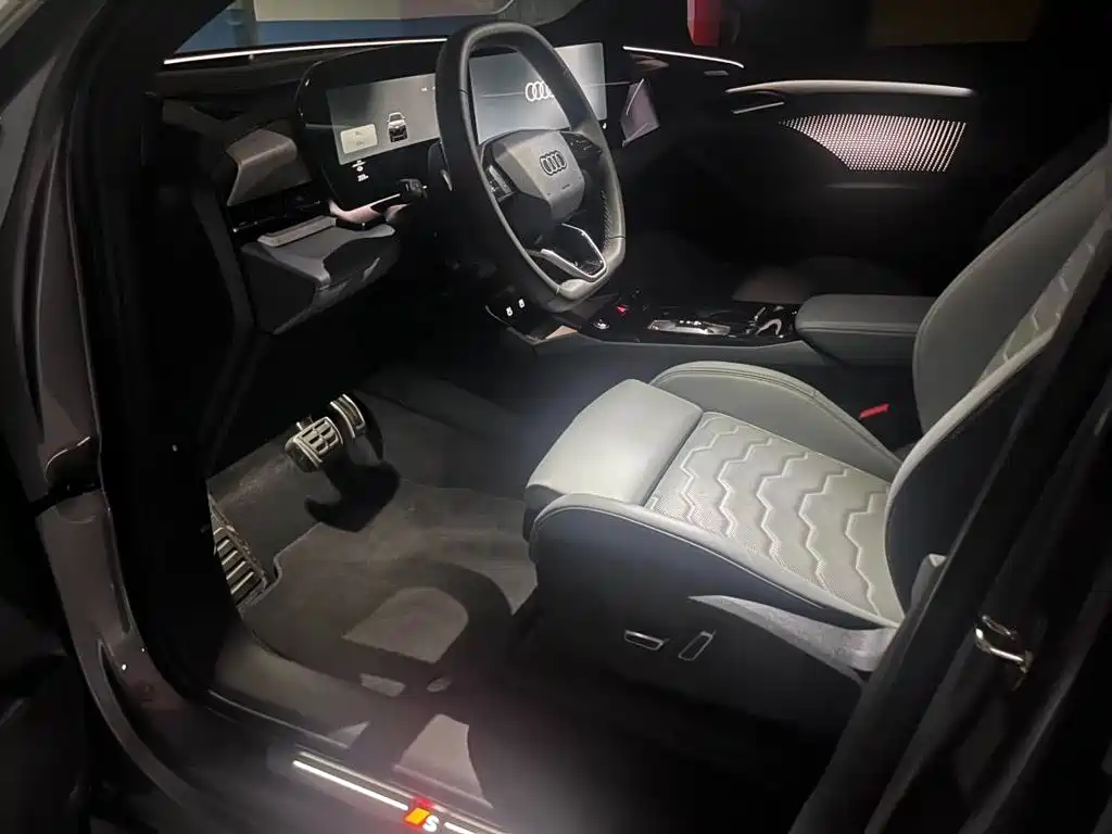 Audi Q6L e-tron — фото 6