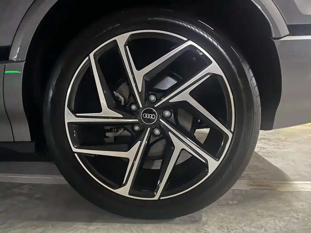 Audi Q6L e-tron — фото 8