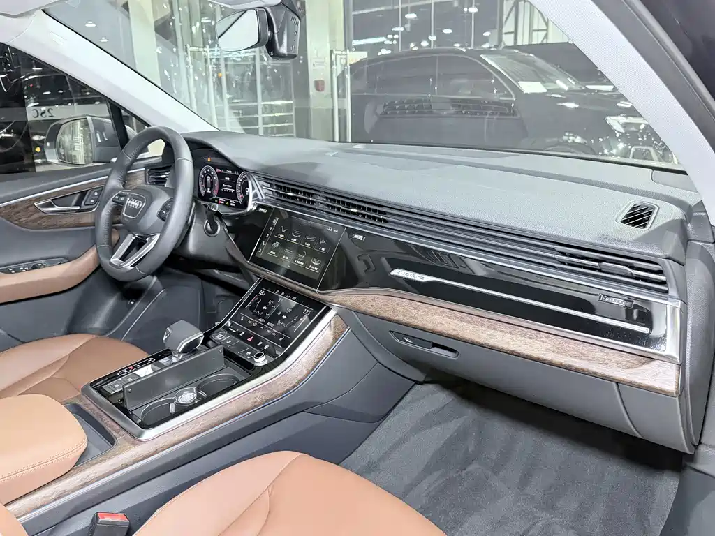 Audi Q7 — фото 17