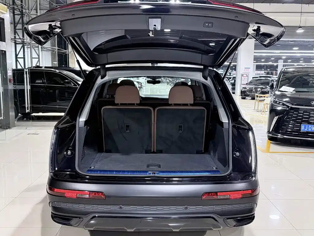 Audi Q7 — фото 23