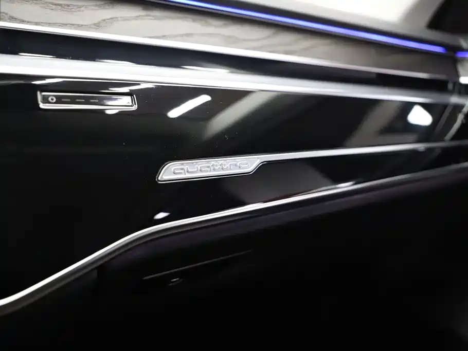 Audi A8 — фото 14