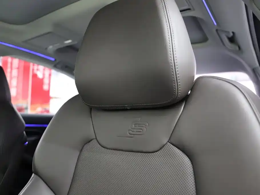Audi A8 — фото 20
