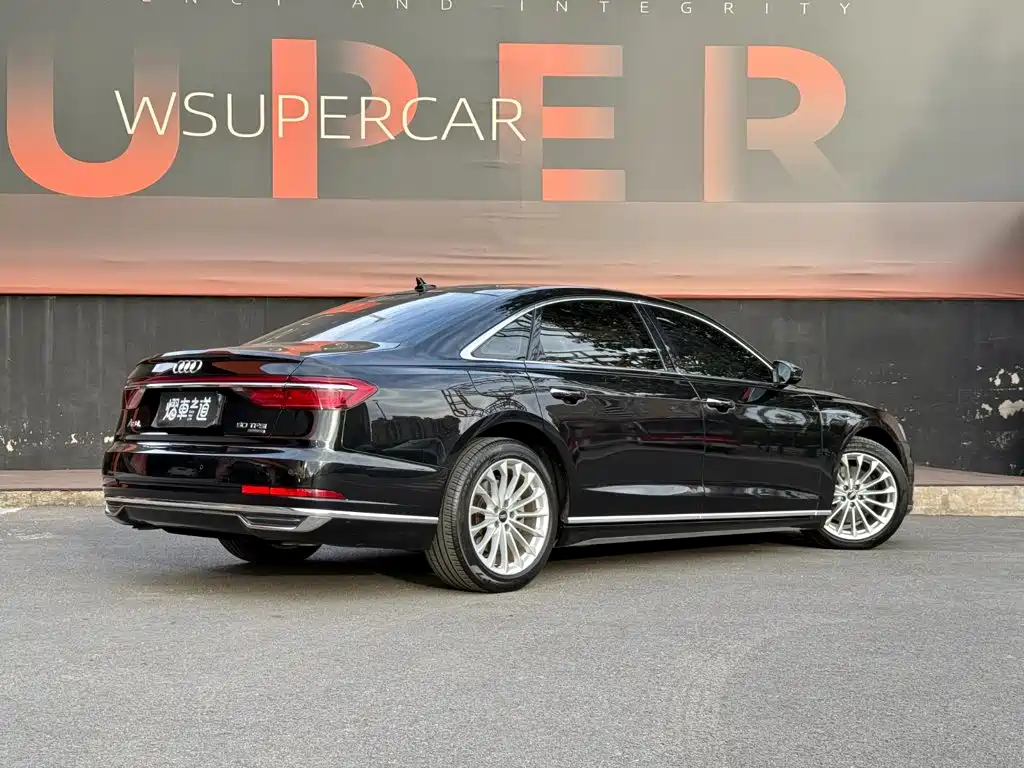 Audi A8 — фото 3