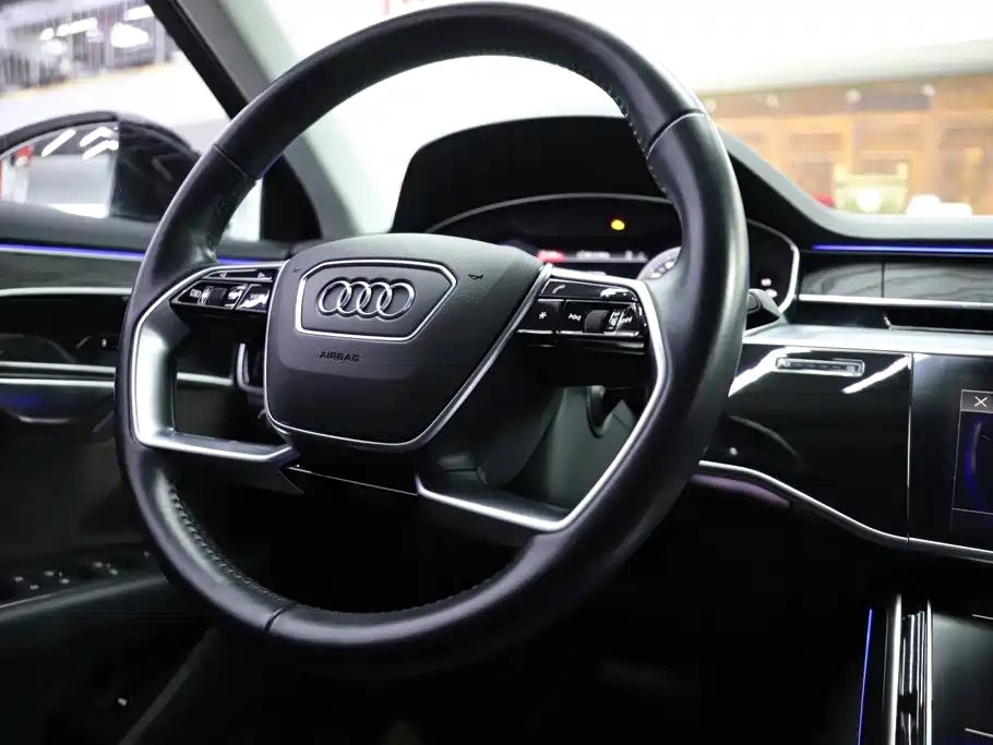 Audi A8 — фото 8