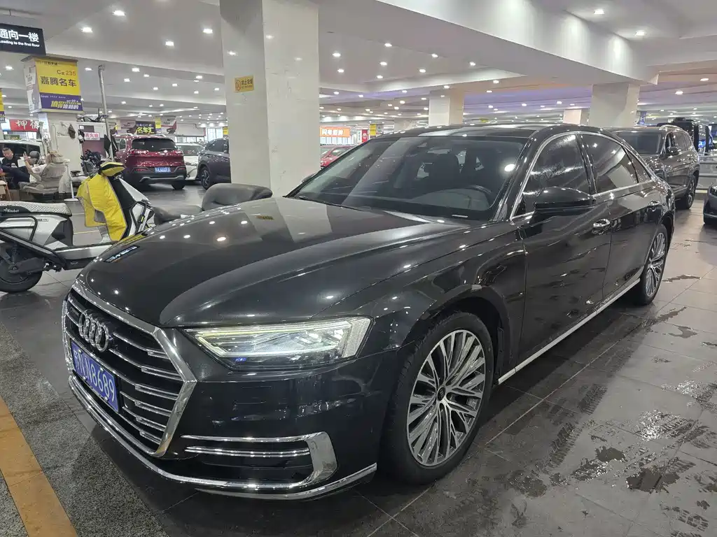 Audi A8 — фото 2
