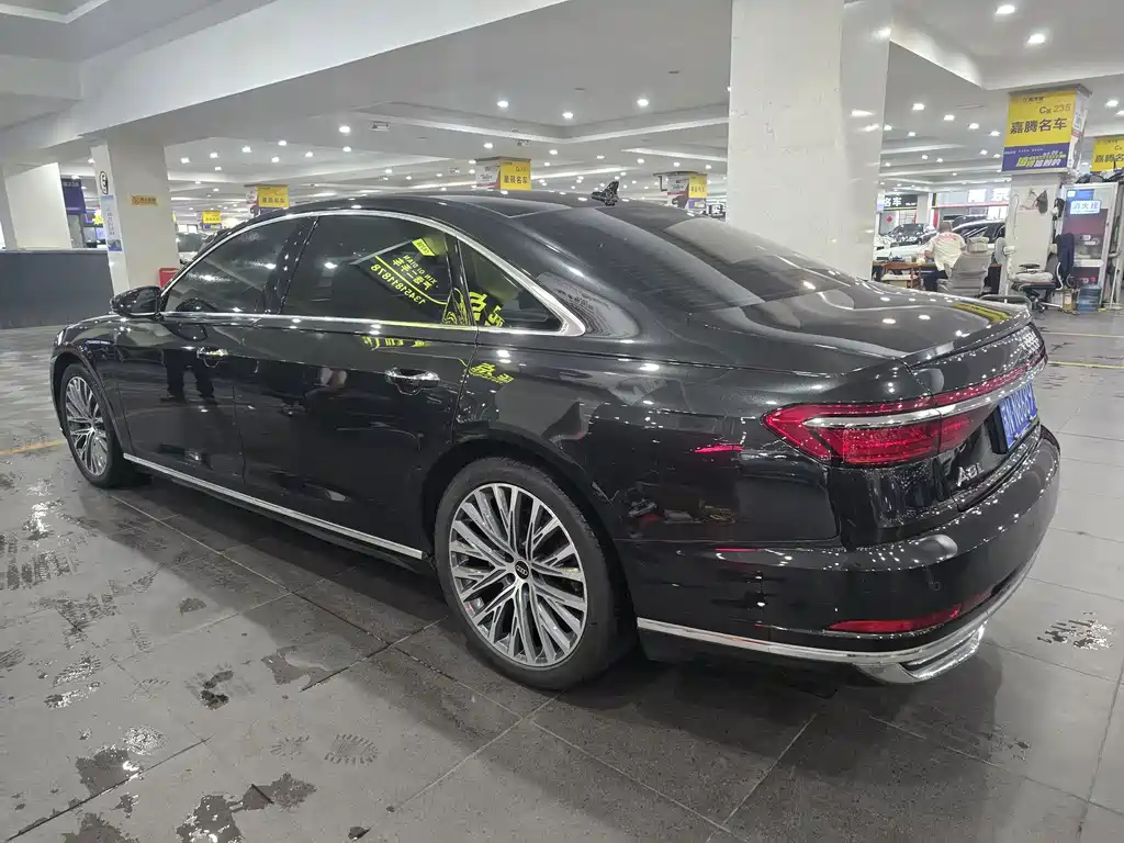 Audi A8 — фото 3