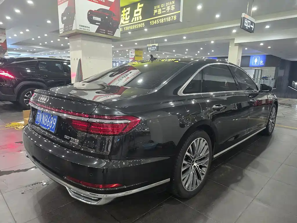 Audi A8 — фото 4