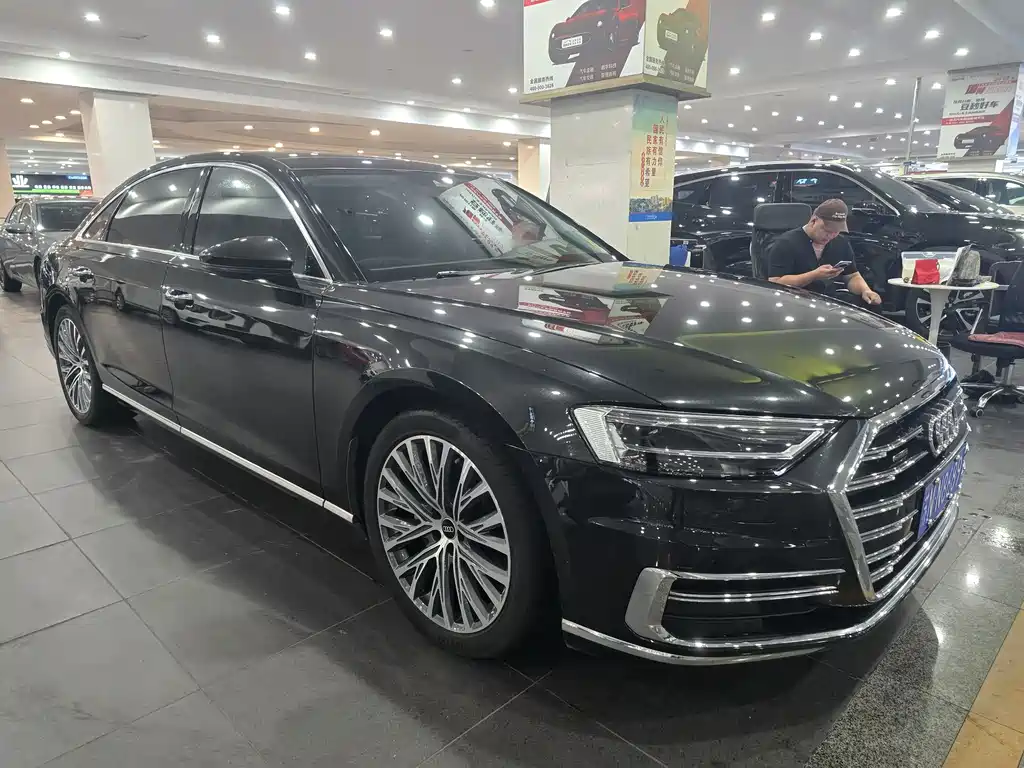 Audi A8 — фото 5
