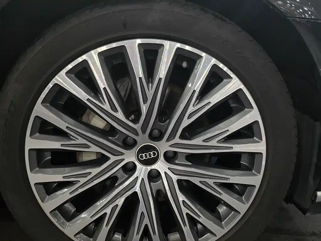 Audi A8 — фото 9