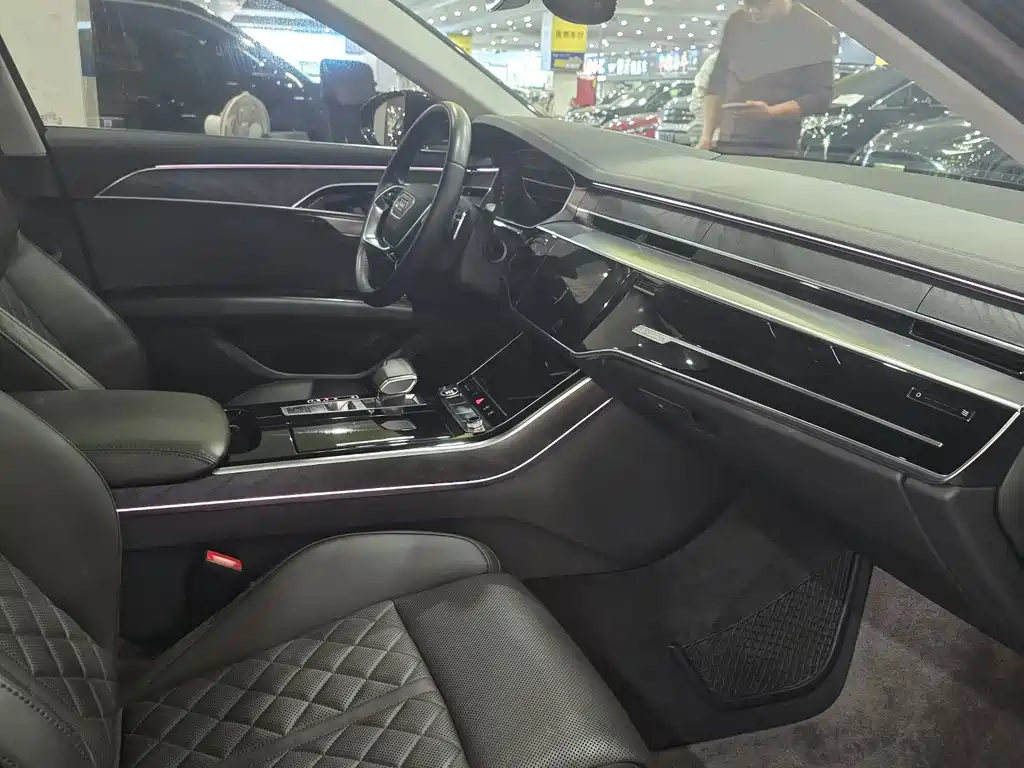 Audi A8 — фото 10