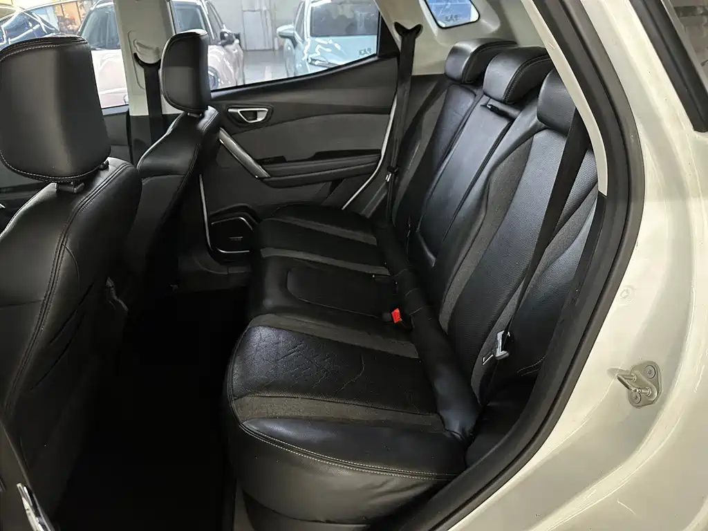 BAIC EX3 — фото 13