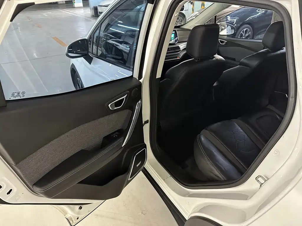 BAIC EX3 — фото 14