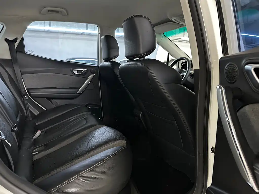 BAIC EX3 — фото 16