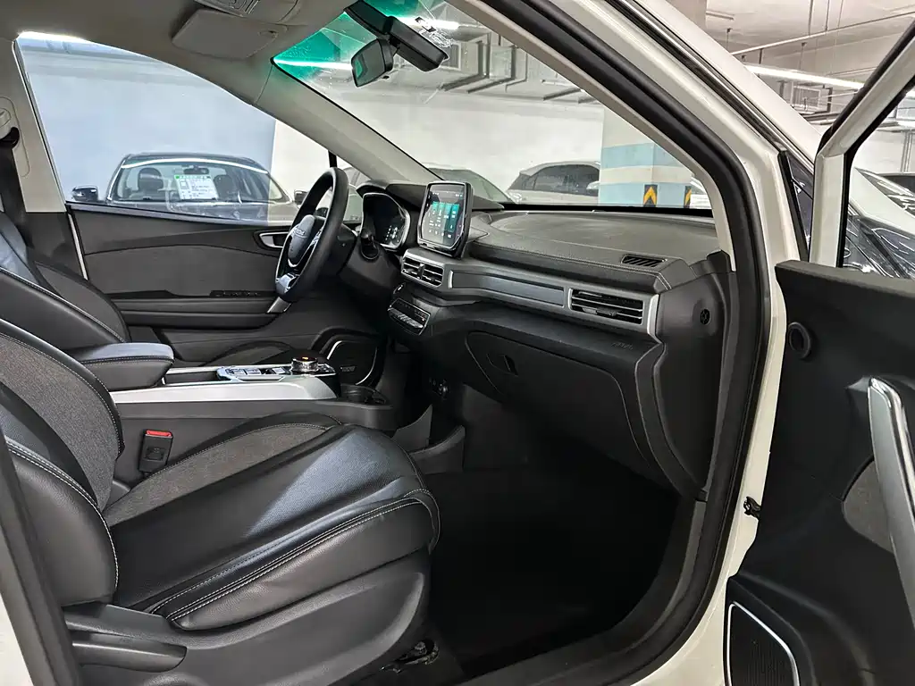 BAIC EX3 — фото 17