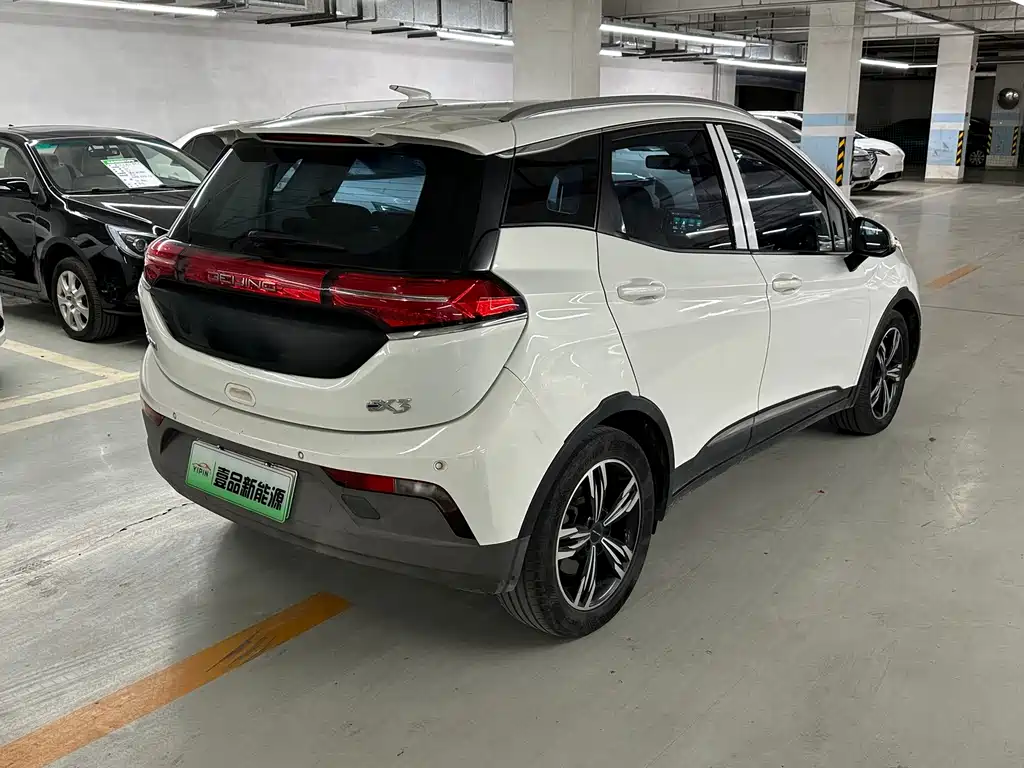 BAIC EX3 — фото 6