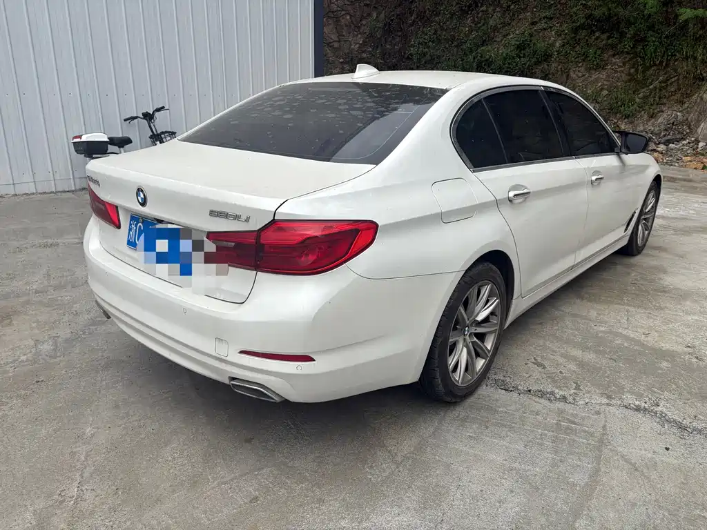 BMW 5 Series — фото 10