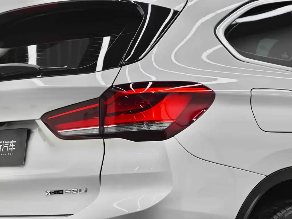 BMW X1 — фото 8