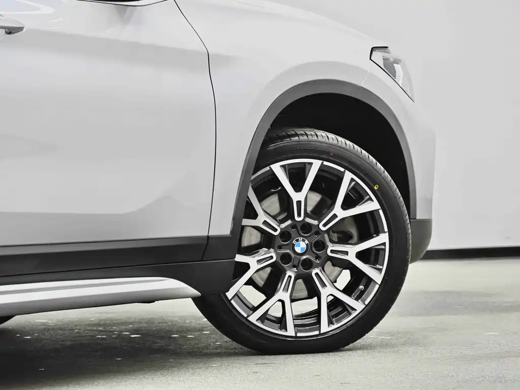 BMW X1 — фото 9
