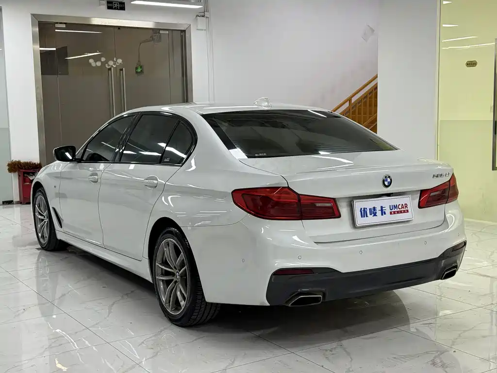 BMW 5 Series — фото 4