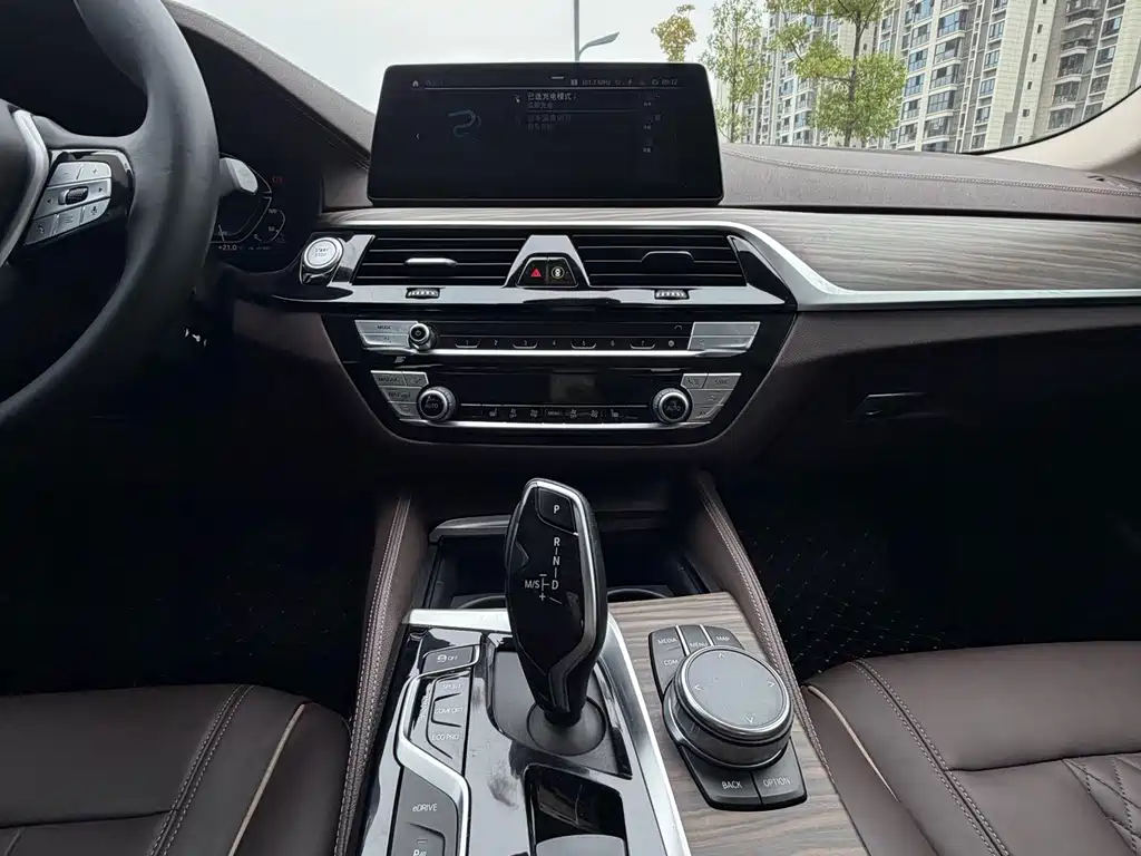 BMW 5 Series New Energy — фото 7