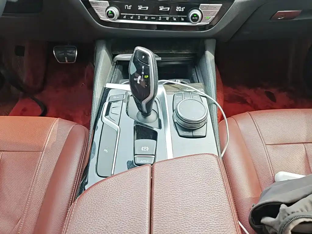 BMW 5 Series — фото 14