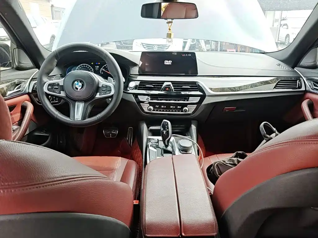 BMW 5 Series — фото 10