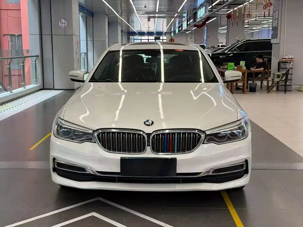 BMW 5 Series — фото 2