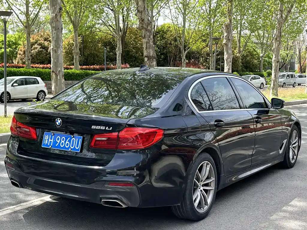 BMW 5 Series — фото 7