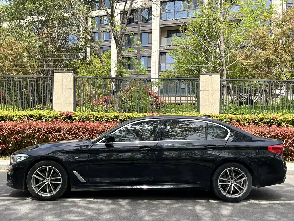 BMW 5 Series — фото 9