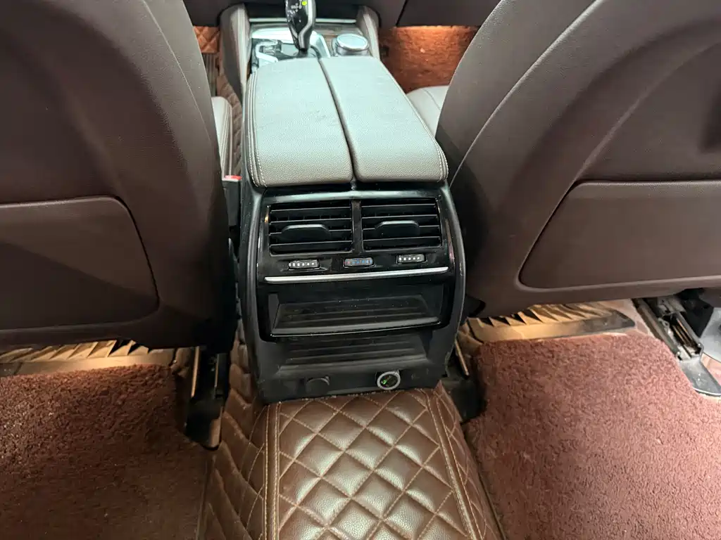 BMW 5 Series — фото 13