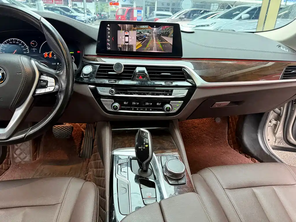 BMW 5 Series — фото 14