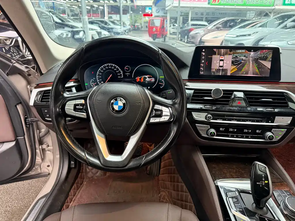 BMW 5 Series — фото 15