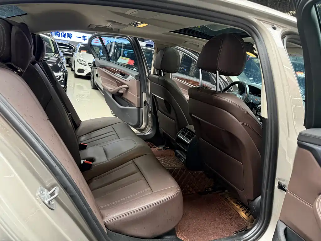 BMW 5 Series — фото 17