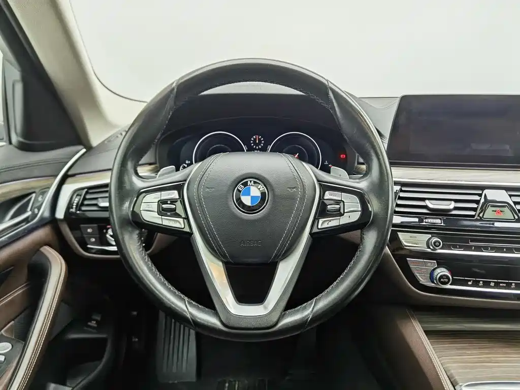BMW 5 Series — фото 11