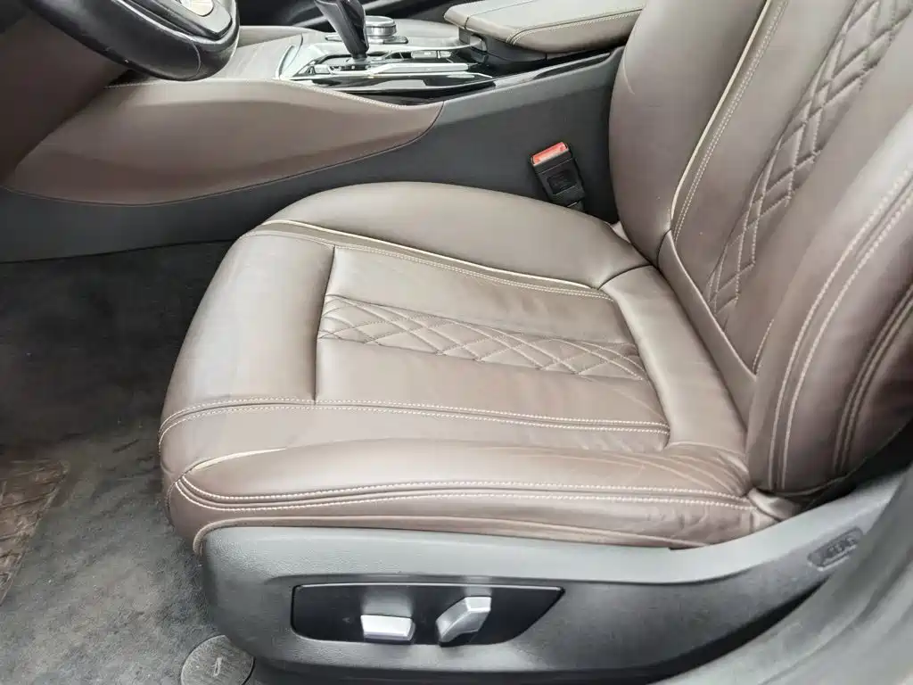 BMW 5 Series — фото 20
