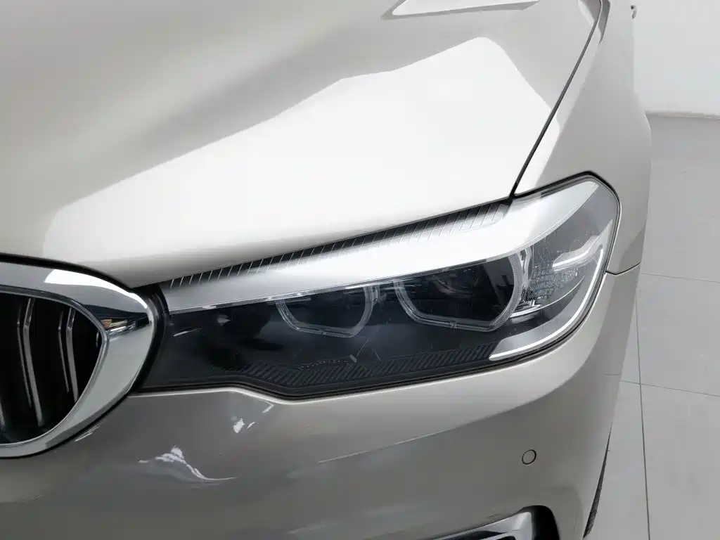 BMW 5 Series — фото 7