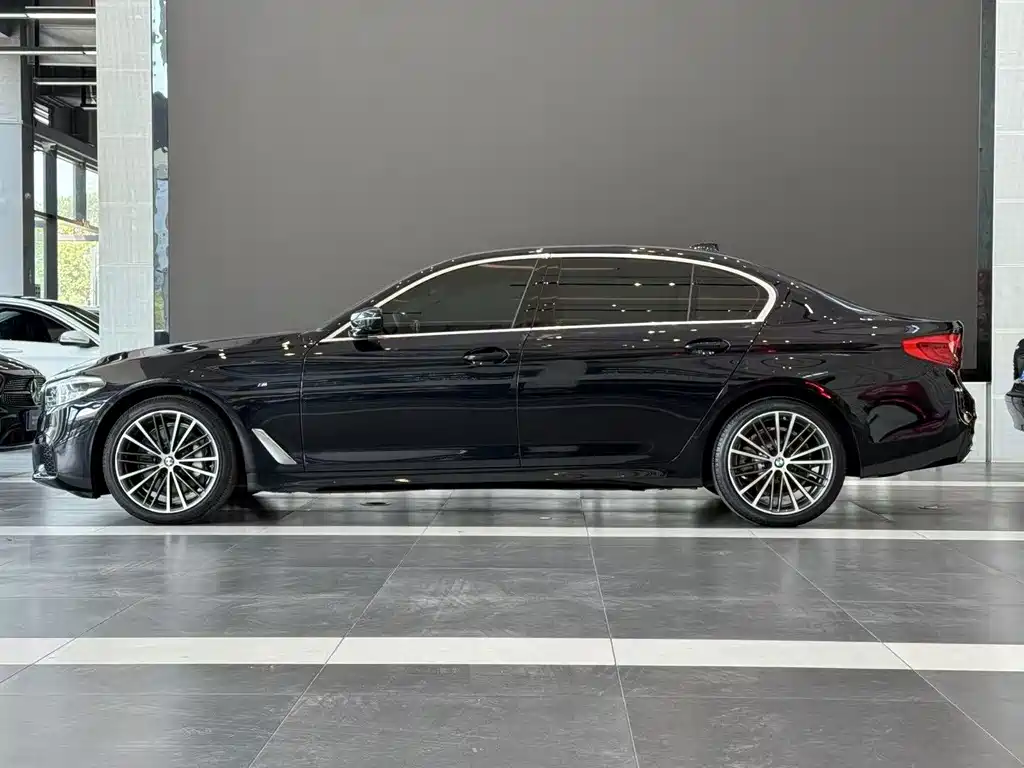 BMW 5 Series — фото 5