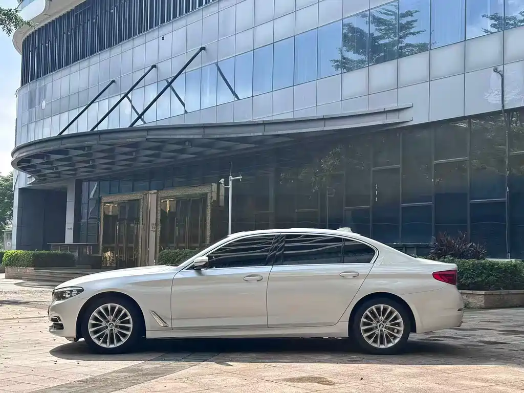BMW 5 Series — фото 5