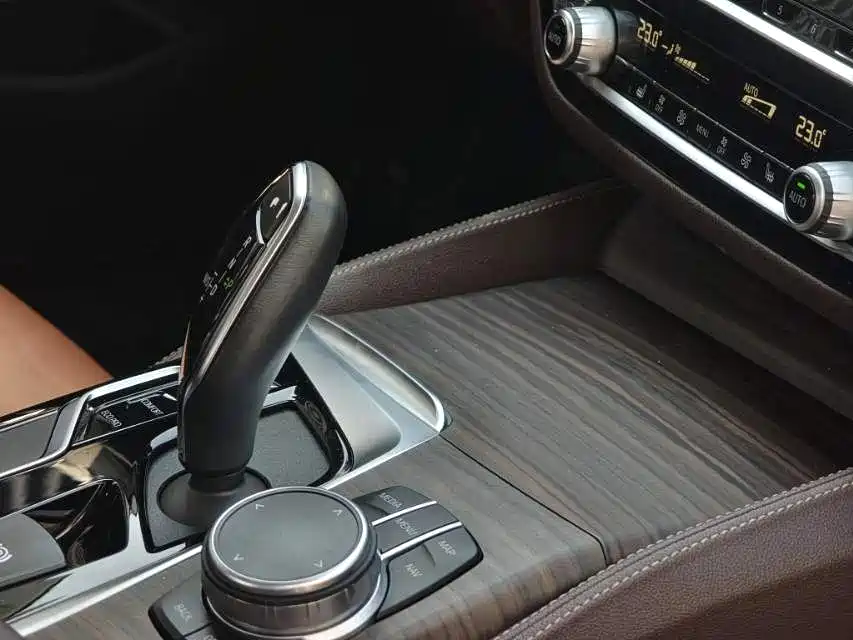 BMW 5 Series — фото 4